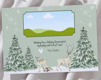 Tarjeta fotográfica de felicitación navideña con nieve y caprichos navideños