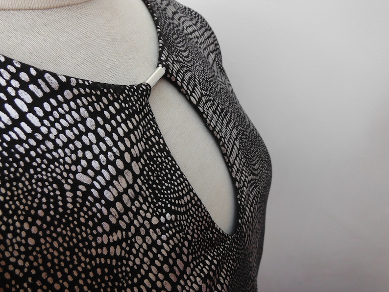 Silver Black Foil Snakeskin Size 12 14 Vintage 90s 00s Cut Out Crop Top
