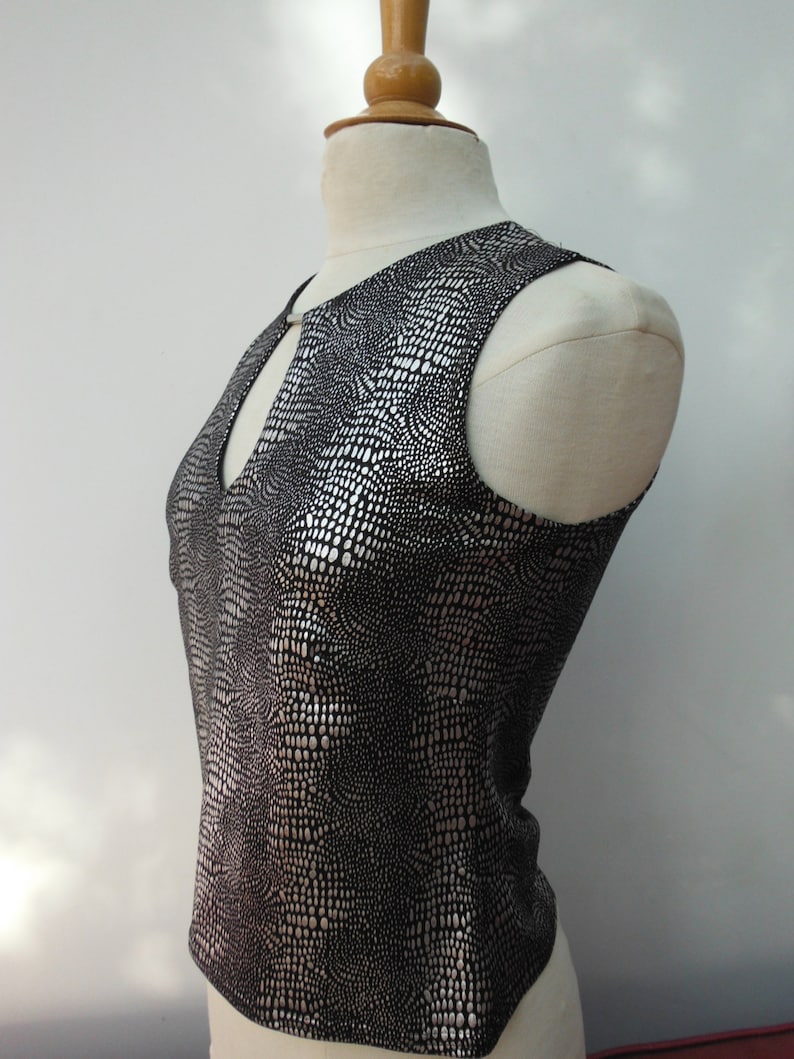 Silver Black Foil Snakeskin Size 12 14 Vintage 90s 00s Cut Out Crop Top