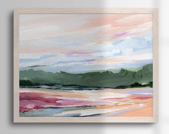 Könnte beinhalten: Abstrakte Landschaftsmalerei mit einer sanften Farbpalette in Rosa, Blau und Grün. Das Gemälde zeigt eine entfernte Bergkette mit einem nebeligen Himmel darüber.