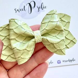 Light Green Textured Mermaid Scale Faux Leather + Glitter Hair Bow // Summer Ocean Print Hair Clip Headband // Girls Newborn Baby