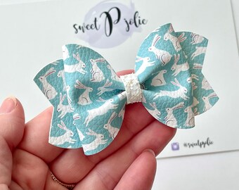 Lapins de Pâques Blancs Imprimé Faux Cuir + Paillettes Cheveux Arc // Printemps Pâques Pince à Cheveux Bandeau // Grandes Filles Bébé Toddler Bow