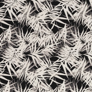 Könnte beinhalten: Ein sich wiederholendes Muster aus stilisierten Palmfächern in Weiß- und Grautönen vor schwarzem Hintergrund. Die Blätter überlappen sich und erzeugen einen geschichteten Effekt. Dieses Design eignet sich für Stoff oder Tapeten.