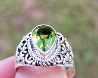 Sterling size 9 Peridot Solitaire Ring Ornate