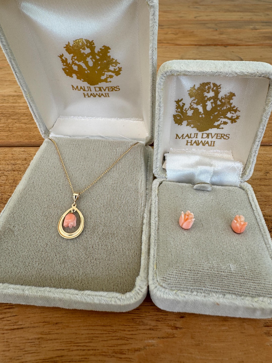 Maui Divers Hawaii Coral Pendant Necklace and Earring Set
