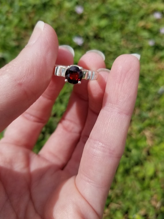 Sterling Size 9 Garnet Solitaire Ring silver - image 3