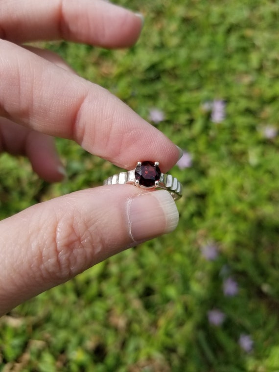 Sterling Size 9 Garnet Solitaire Ring silver - image 2