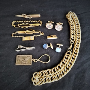 Lot of 9 Men&#39;s Jewelry Items tie clip / cufflinks / Necklace
