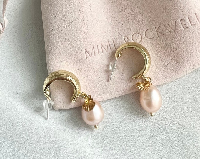Pale pink pearl gold hoop earrings