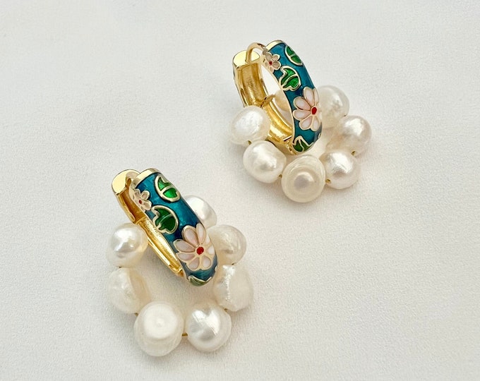 Blue floral detailed hoop pearl wreath earrings