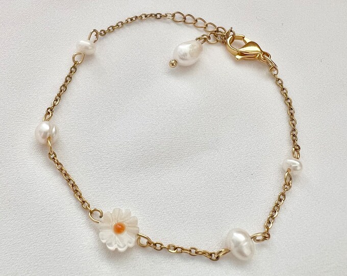 Dainty pearl daisy choker gold chain bracelet