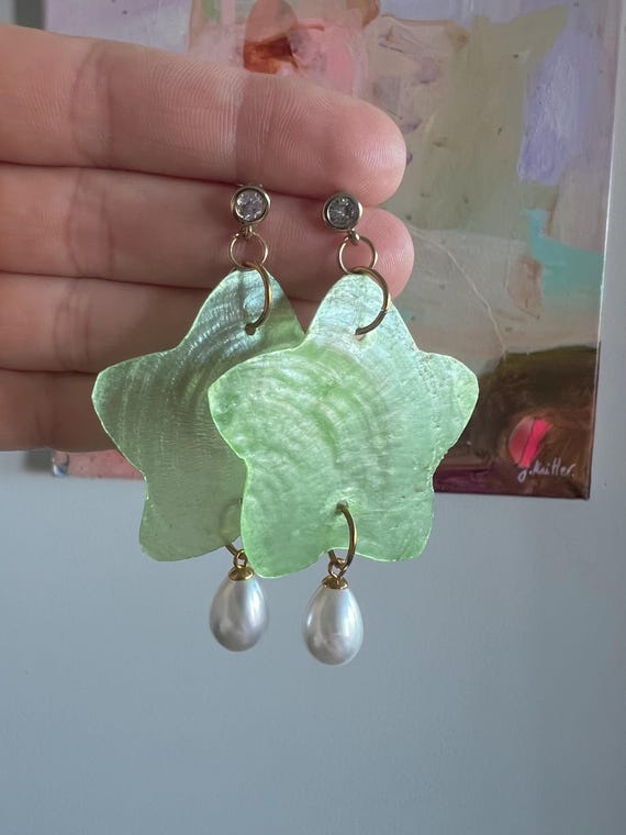 Green shell star pearl dangle drop gold earrings