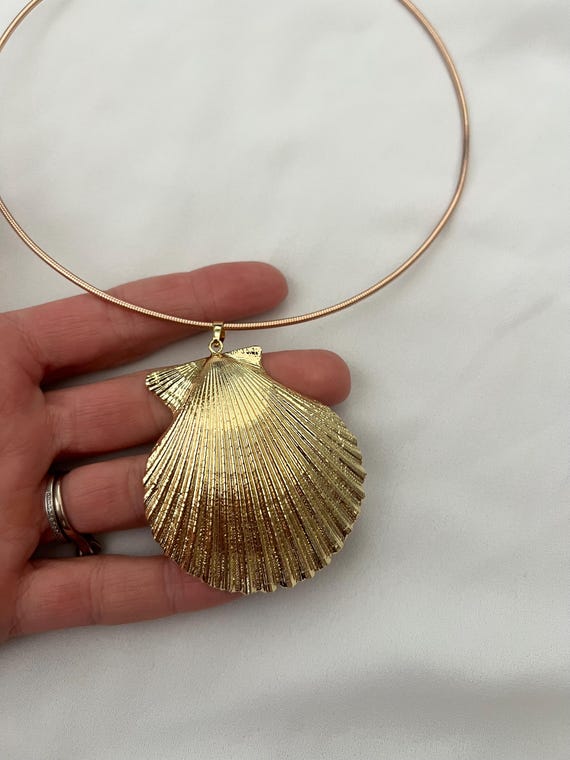 Gold plated scallop shell pendant wire gold necklace