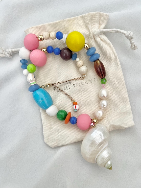White Turbo shell pearl multicoloured large bead gold necklace
