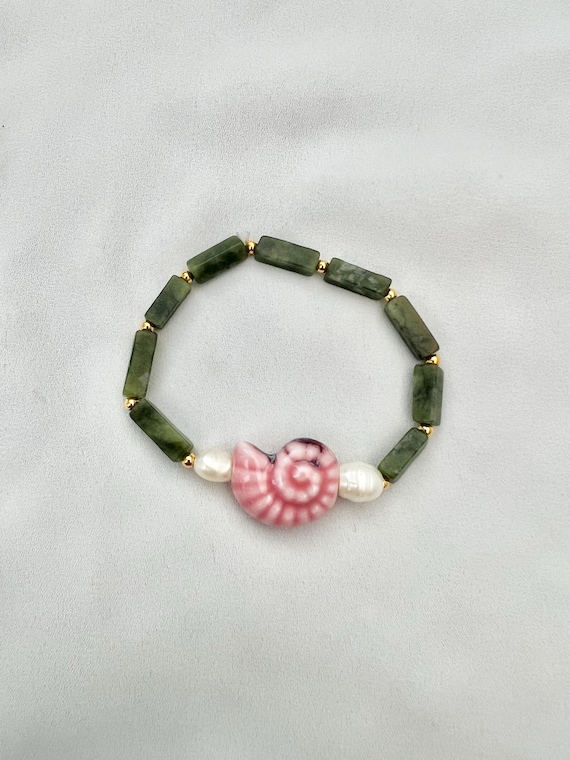 Pink ceramic shell green Jade Freshwater pearl beaded bracelet