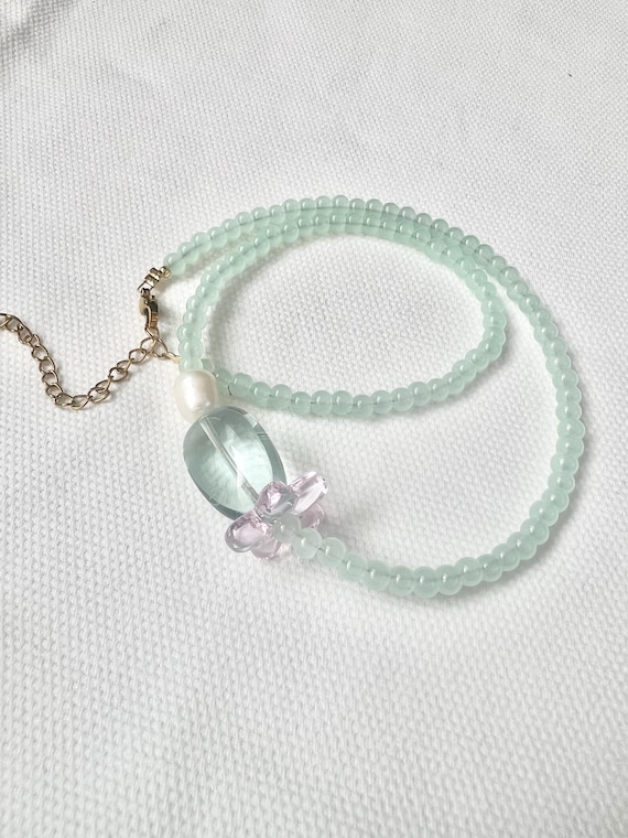 Pink daisy light green glass bead pearl necklace