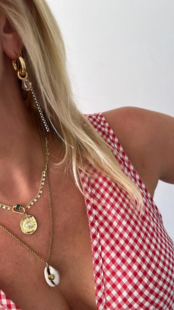 Short heart chain eye pendant green carabiner lock gold necklace