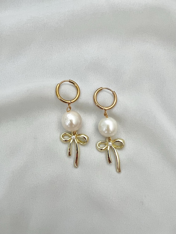 Bow Baroque Freshwater pearl gold hoop earrings
