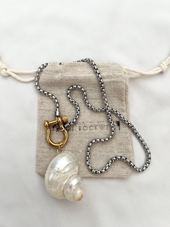 White Turbo shell horseshoe lock gold silver stainless steel necklace