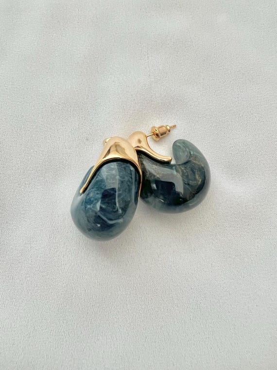 Blue resin gold detailed earrings