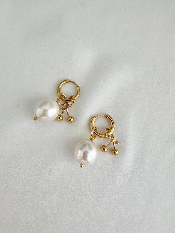 Baroque Freshwater pearl cherry gold hoops