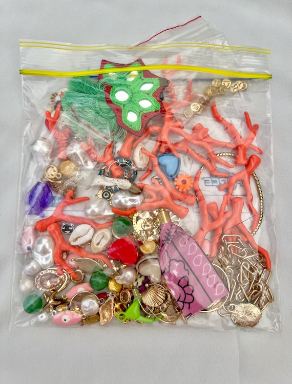 Bead mix 004- A mix of charms and shell