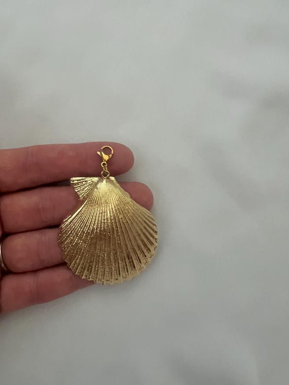 Add on gold plated scallop shell pendant