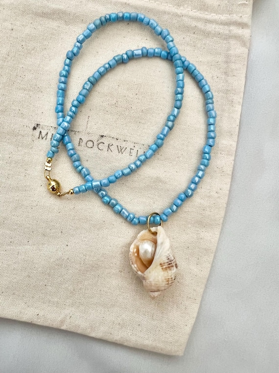 Pearl in shell sky blue seed bead magnetic lock necklace