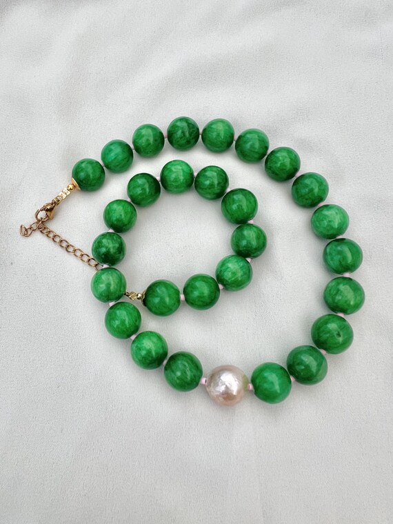 Baroque pearl Green Jade stone bead necklace