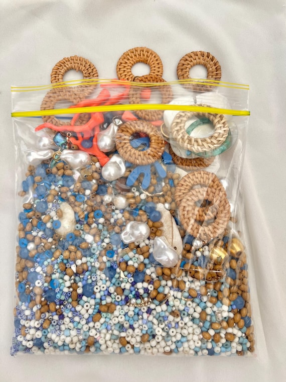 Bead mix 005- Blue white seed beads, pearl and rattan