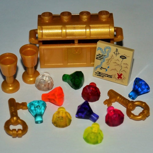 NEW Lego Minifigure Treasure Chest with Gold Coins & Diamond Jewels 