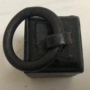 1lb black cast iron ring weight Small paperweight Vintage One pound image 5