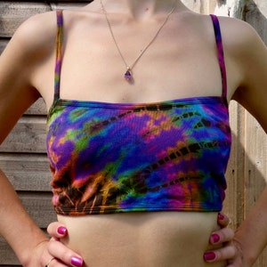Tie-dye bralette | tie-dye crop-top | festivalkleding | yogatopje | Croptop met bandjes |