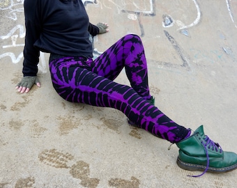 Leggings violets et noirs tie-dye | vêtements hippies | leggings originaux | vêtements de fête | grunge