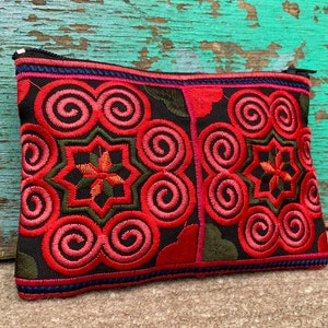 Petit sac à main Hmong rouge | porte-monnaie brodé | Porte-monnaie thaïlandais | sac à main bohème | sac à main coloré | cadeaux pour elle
