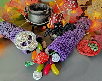 Reusable Halloween crackers, crochet pattern, Make your own crackers, Gothic Christmas, Boo Basket ideas, Bat pumpkin skull appliques motifs