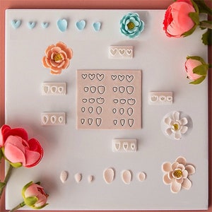 Mini Polymer Clay Cutters, 7 Shapes Mini Flower Polymer Clay Cutters for Earrings Making, Leaf Flower Petal Clay Earring Cutter Set