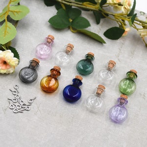 10pcs Colored Tiny Glass Jars Mini Glass Bottles with Cork Stoppers Mini Flat Round Glass Cork Bottles for Party Wedding DIY Decoration