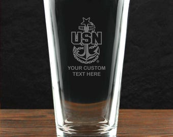 Pinte personnalisée en verre de la marine américaine - gravé à la main, 16 oz, fabriqué aux États-Unis