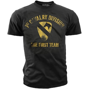 U.S. Army 1st Cavalry - The First Team Retro Men&#39;s T-Shirt