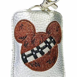 Soporte para desinfectante de manos PocketBac inspirado en Chewbacca