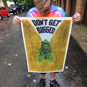 Póster político vintage NOS "Don't Get Bugged Nixon" - Impresión artística original para decoración del hogar, regalo de cumpleaños para hombre y mujer, pintura retro MCM, impresiones de pared