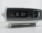 NEW OLD STOCK, Universum W2758 flip-radio-alarmclock, brand new in its original box, 1973, Eu version