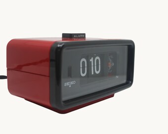 Restored Bright Red Vintage Seiko Flip Clock / Flipclock DP692T