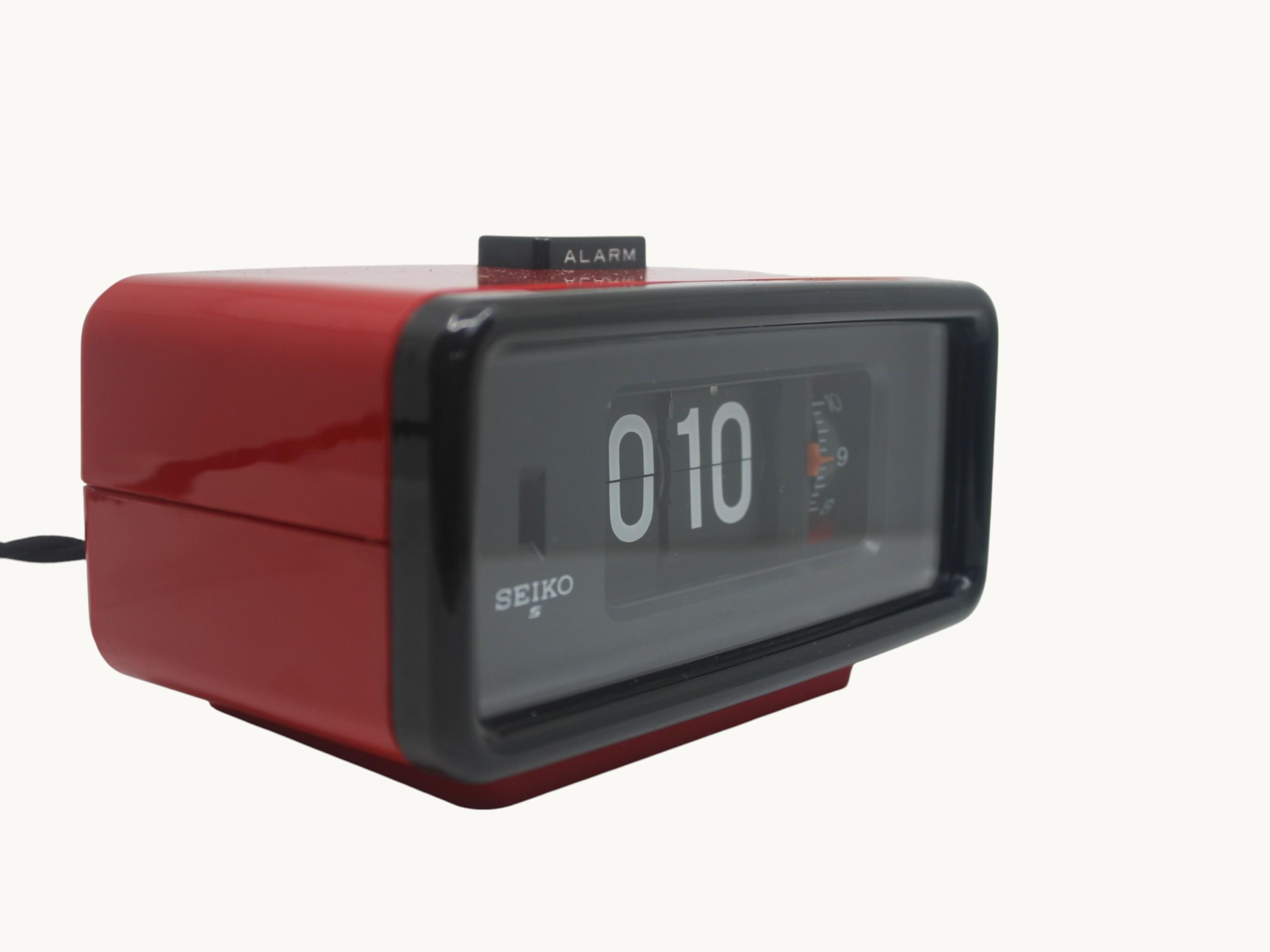 Restored Bright Red Vintage Seiko Flip Clock / Flipclock DP692T