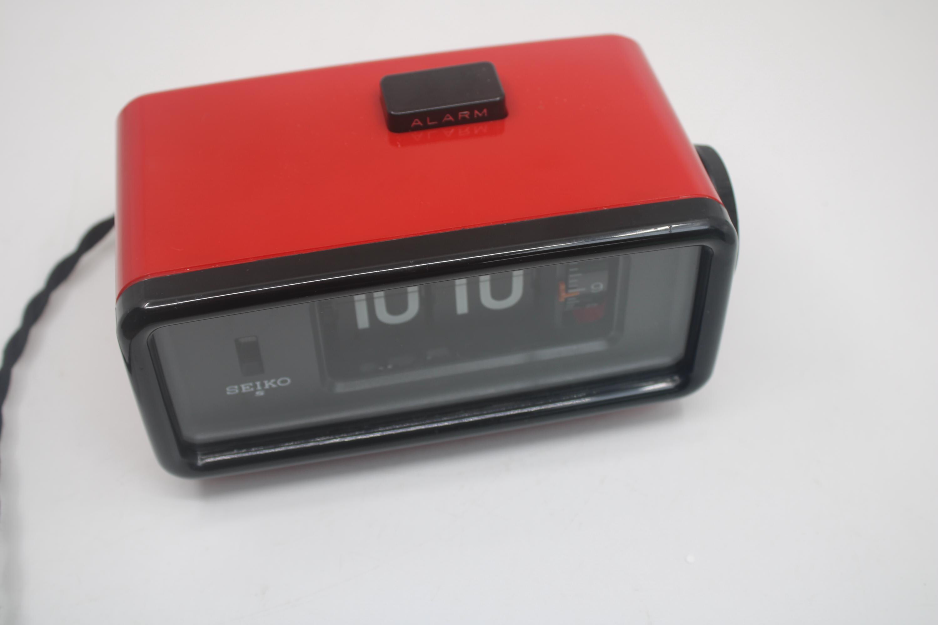 Restored Bright Red Vintage Seiko Flip Clock / Flipclock DP692T