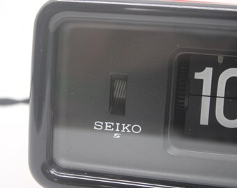 Restored Bright Red Vintage Seiko Flip Clock / Flipclock DP692T