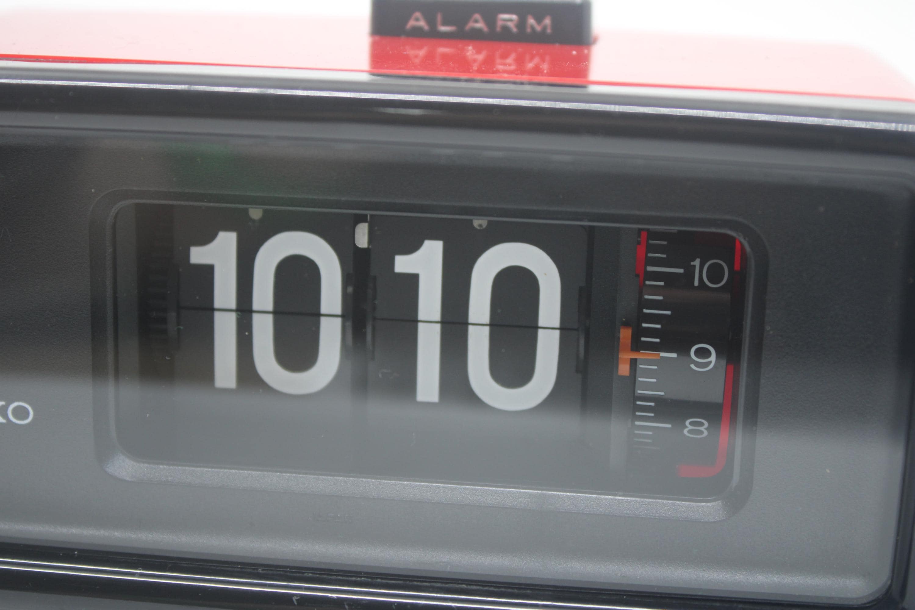 Restored Bright Red Vintage Seiko Flip Clock / Flipclock DP692T