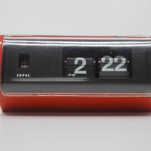 完全に改装された美しい Copal モデル 222、明るいオレンジ色の 70 年代フリップクロック、フリップクロック | 米国版