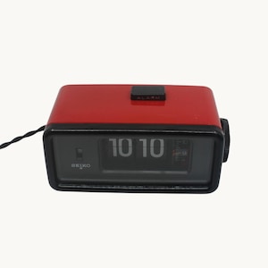 Restored Bright Red Vintage Seiko Flip Clock / Flipclock DP692T